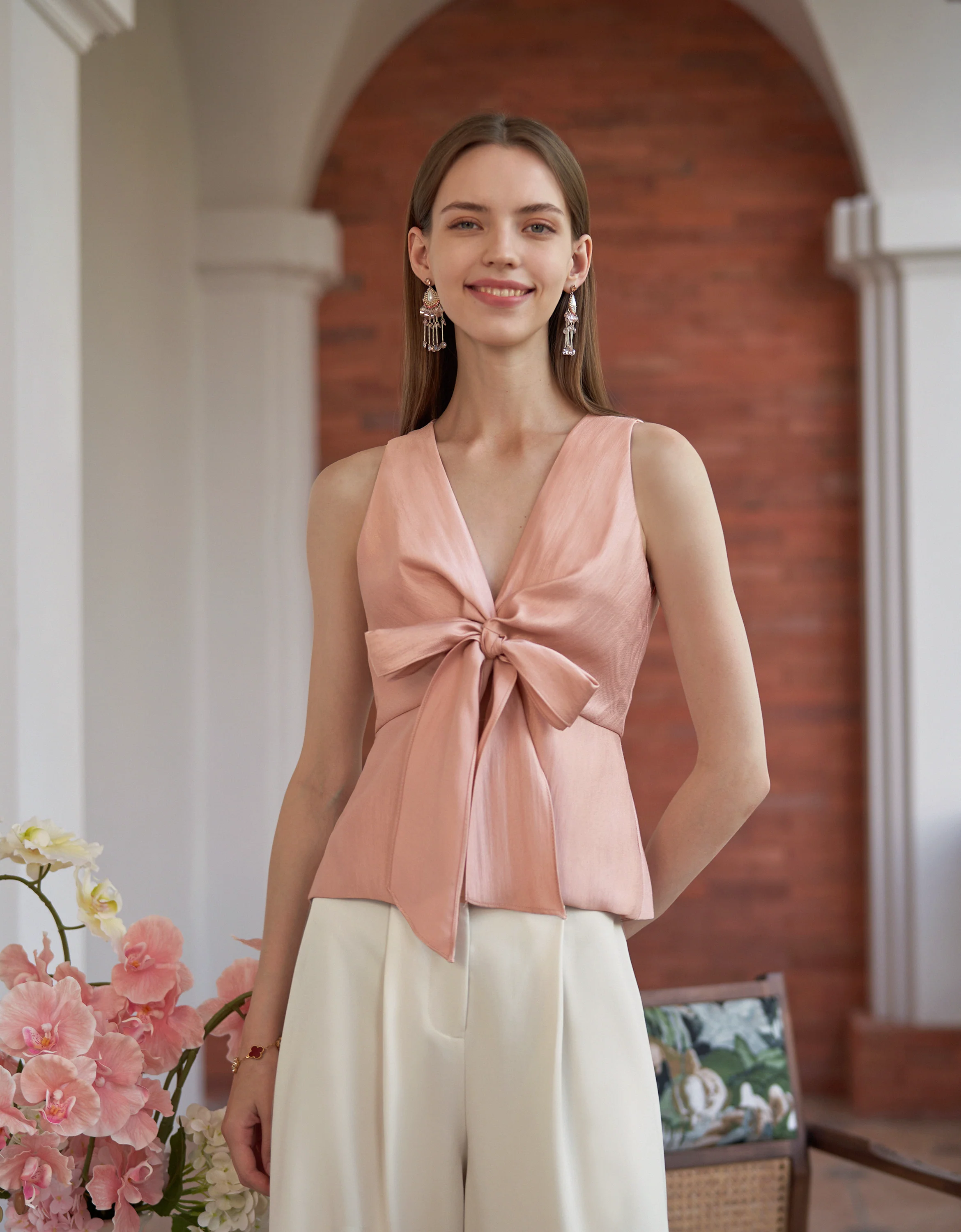 Bow Front V-neck Sleeveless Top