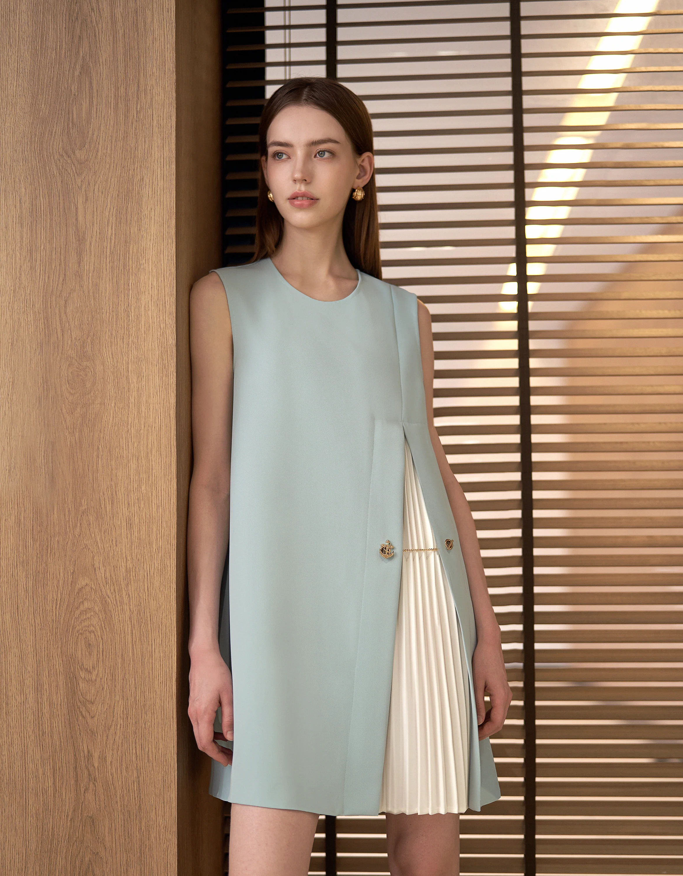 Contrast Pleated Panel Sleeveless Dress - Image 3