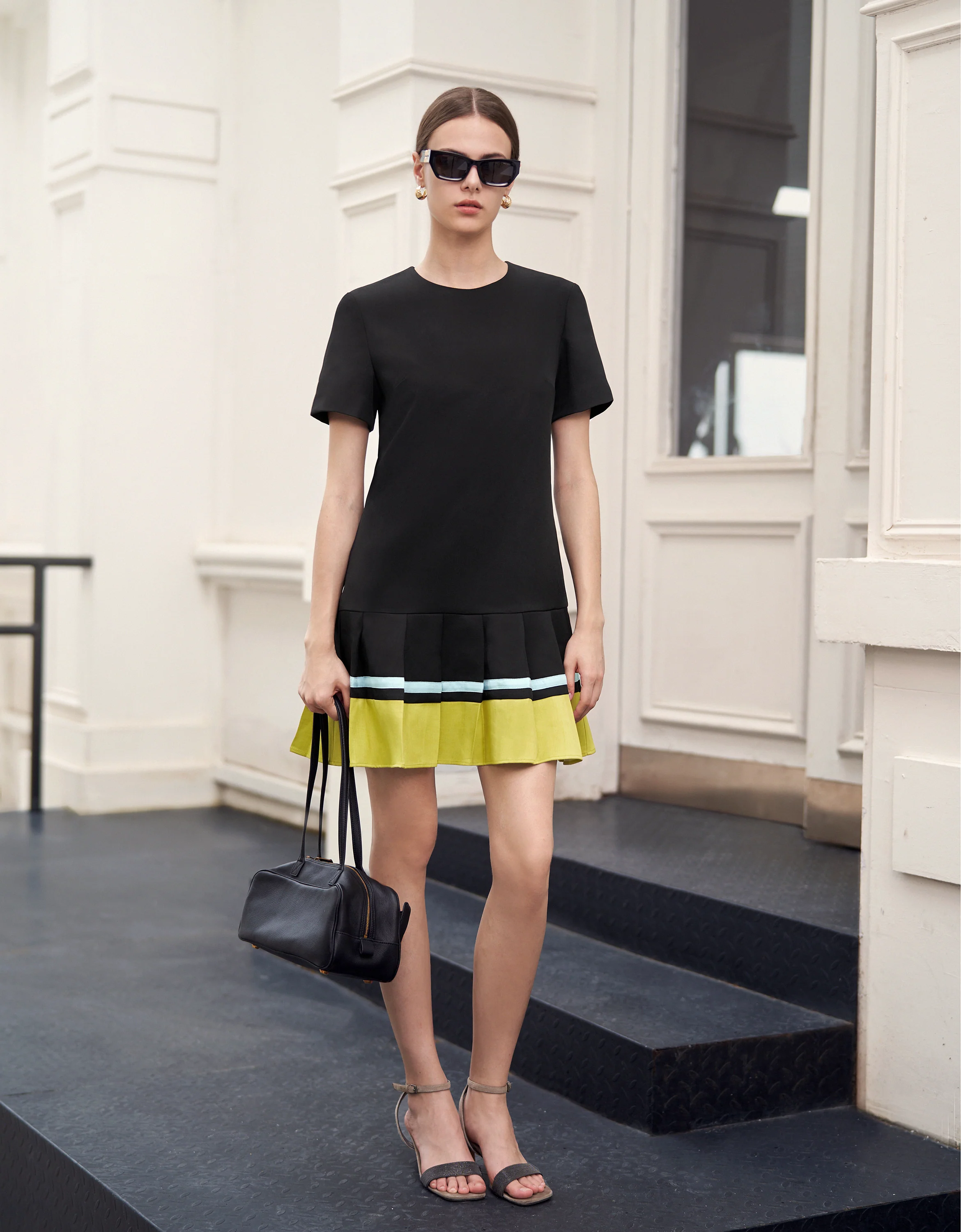 Contrast Trim Pleated Hem Short Sleeve Dress - Image 4