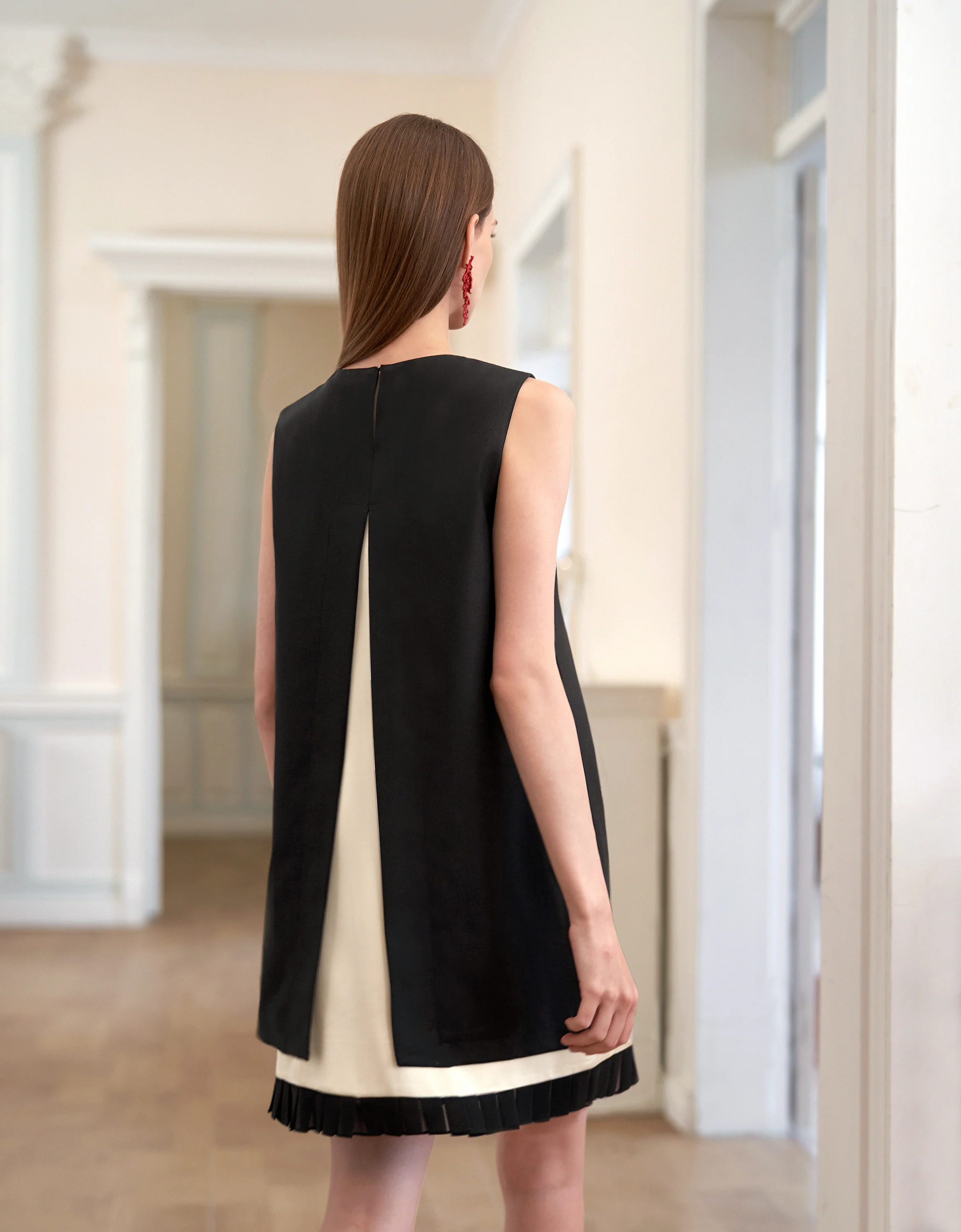 Contrast Trim Pleated Hem Sleeveless Dress - Image 9