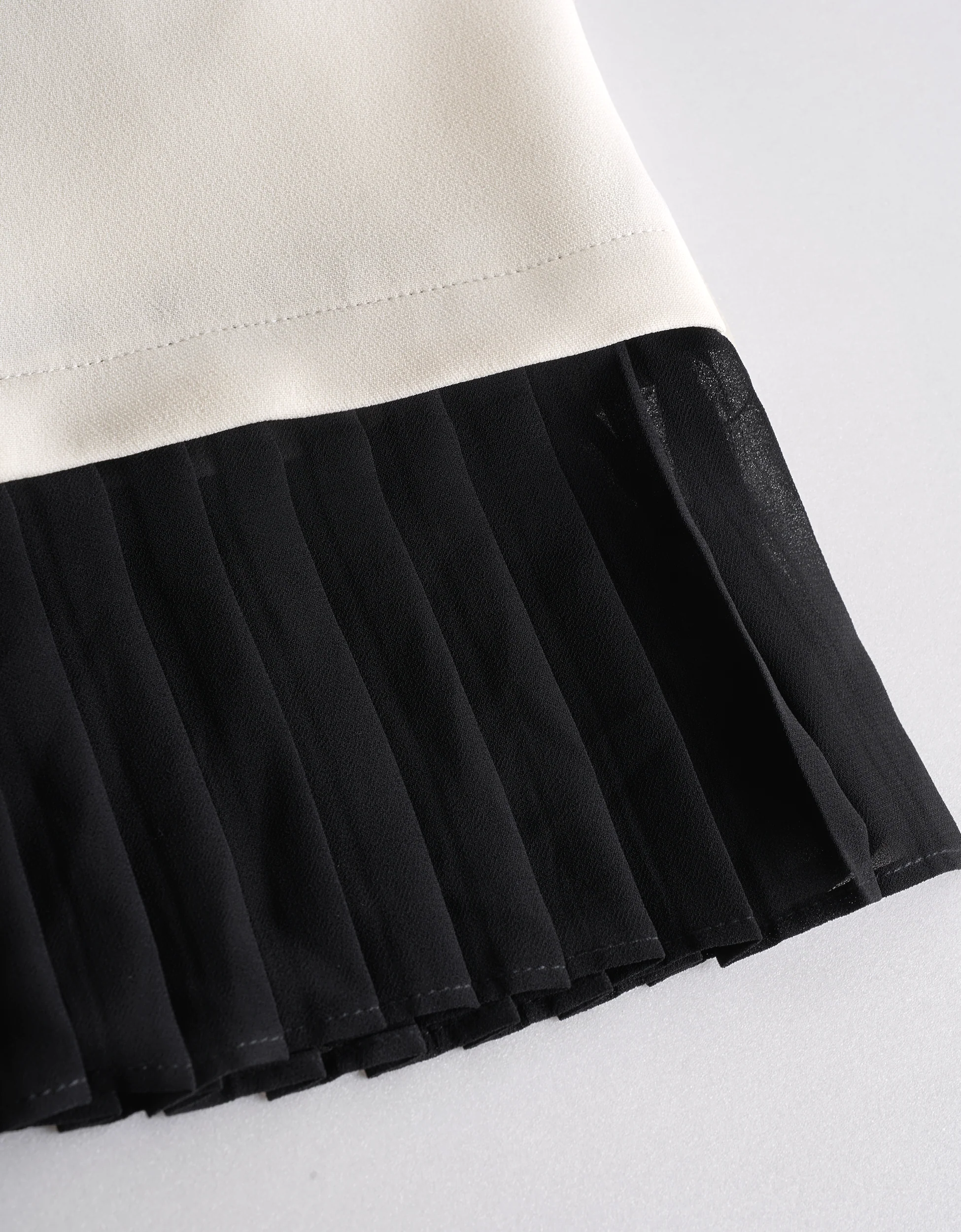 Contrast Trims Pleated Hem Short Sleeve Dress - Image 7