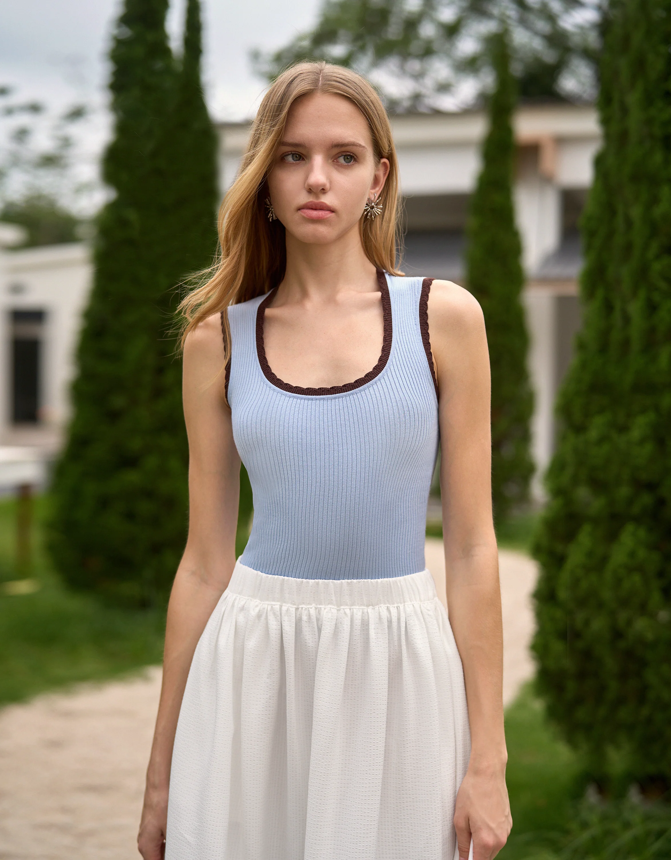 Contrast Trims U-neck Sleeveless Knit Top - Image 5