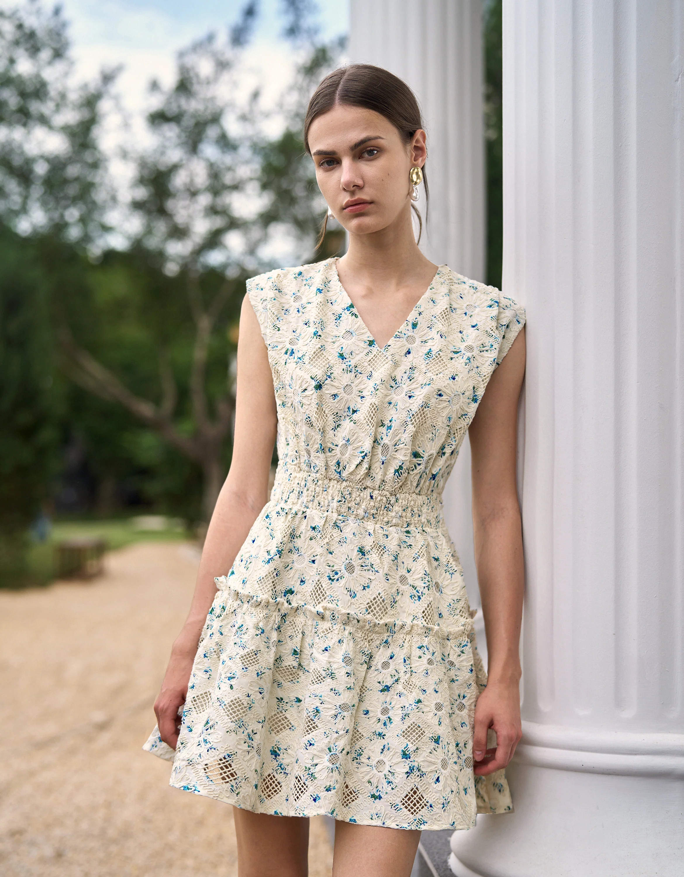 Floral Embroidery V-neck Sleeveless Dress