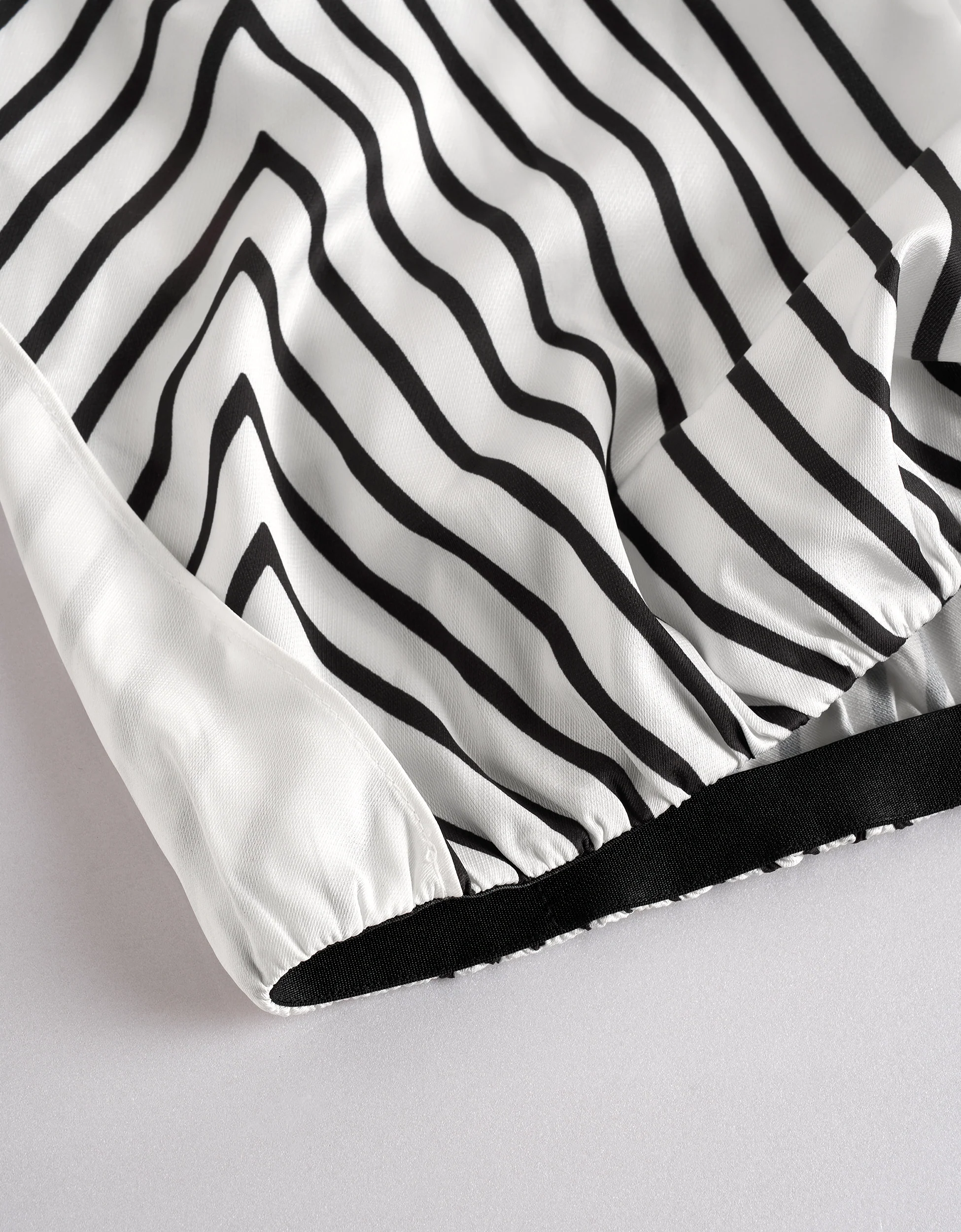 Geometric Print Sleeveless Tie-up Top - Image 17