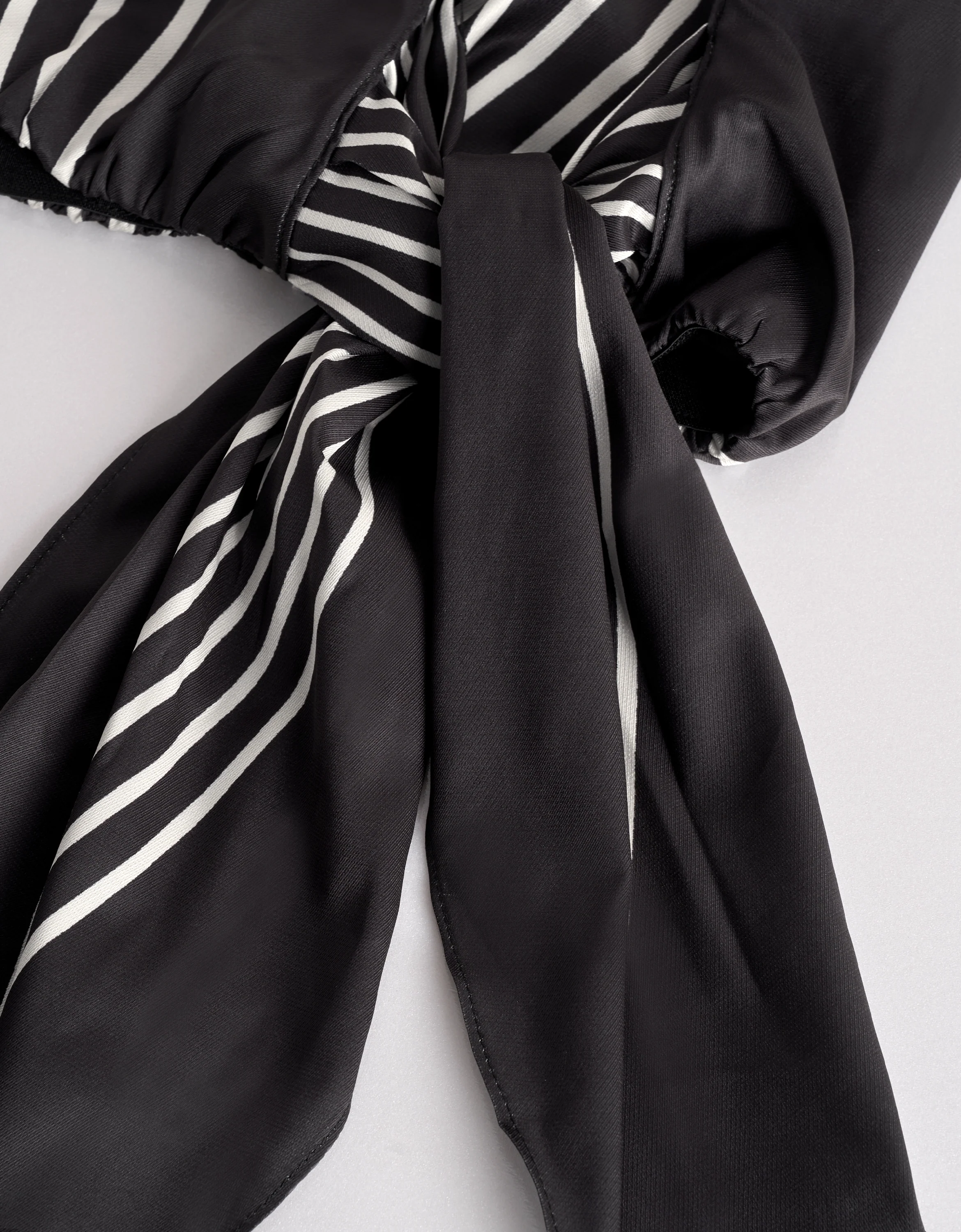 Geometric Print Sleeveless Tie-up Top - Image 9