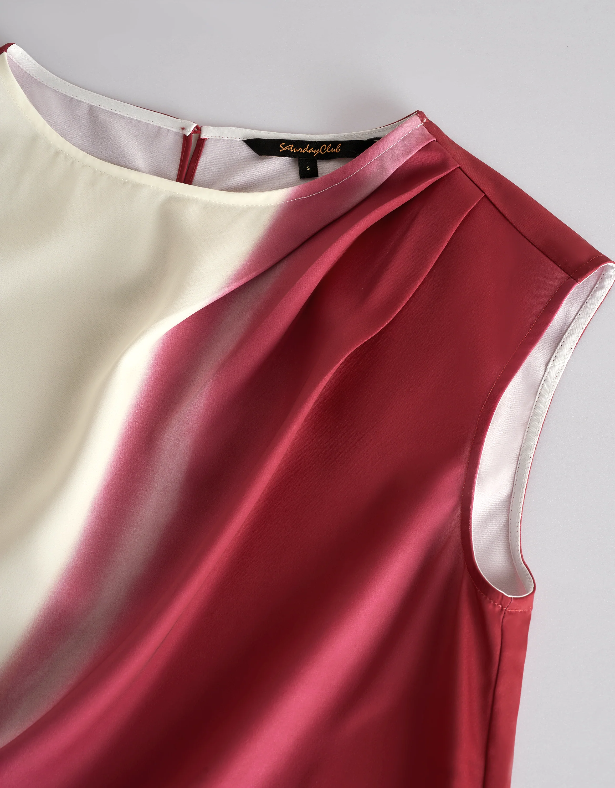 Gradient Print Round Neck Sleeveless Top - Image 17