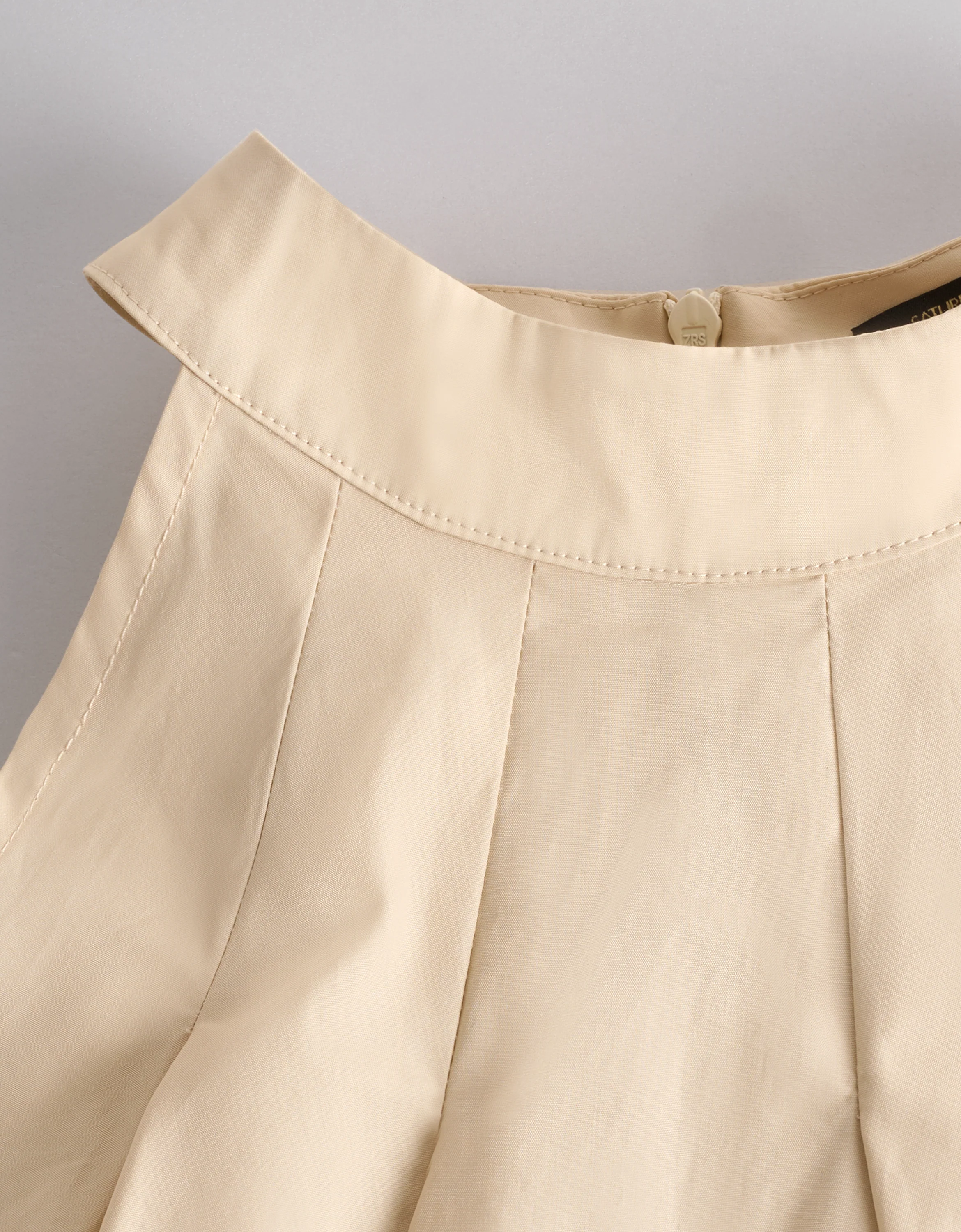 Halterneck Pleated Tie-up Top - Image 4