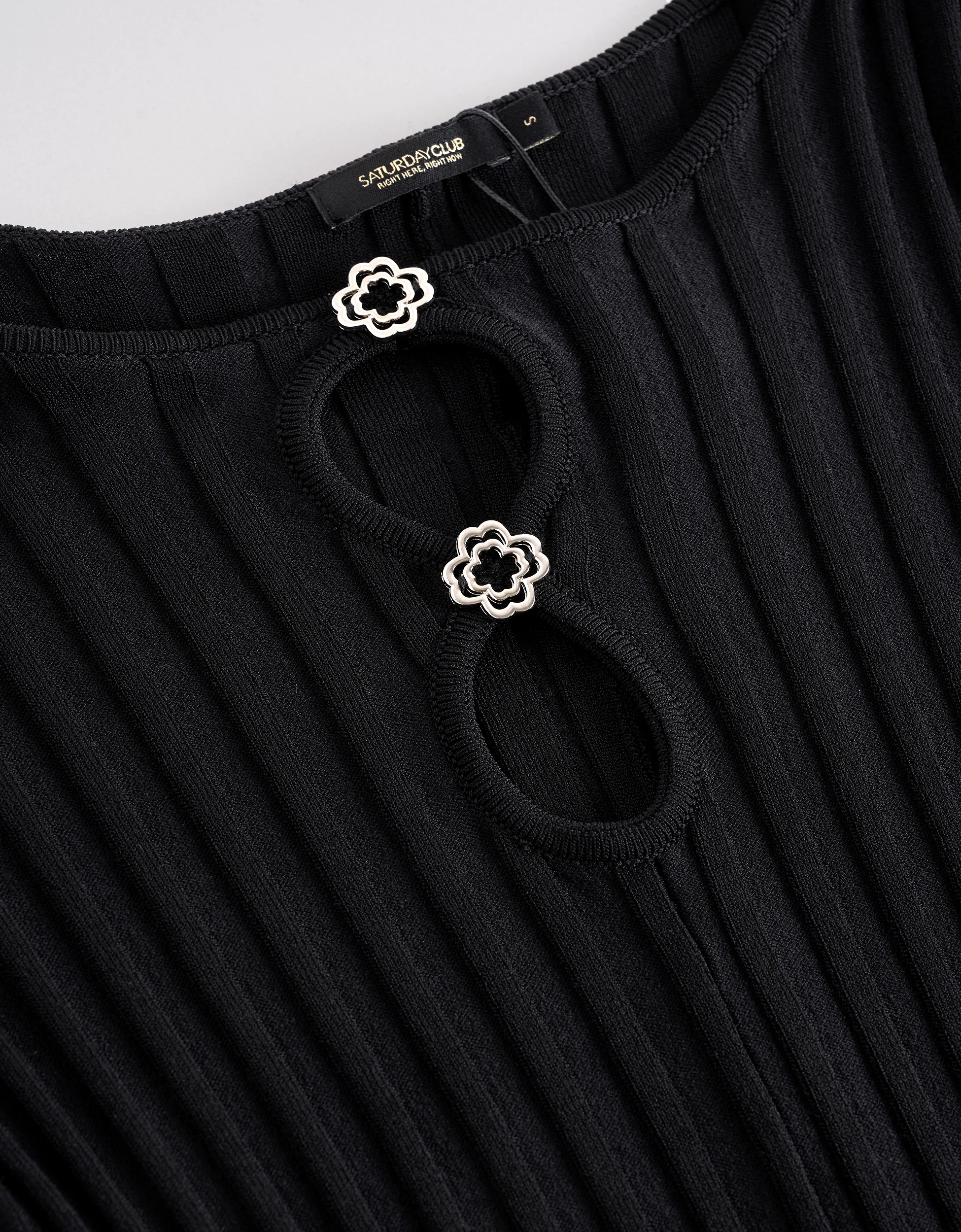 Keyhole Neckline Pleated Long Knit Dress - Image 5