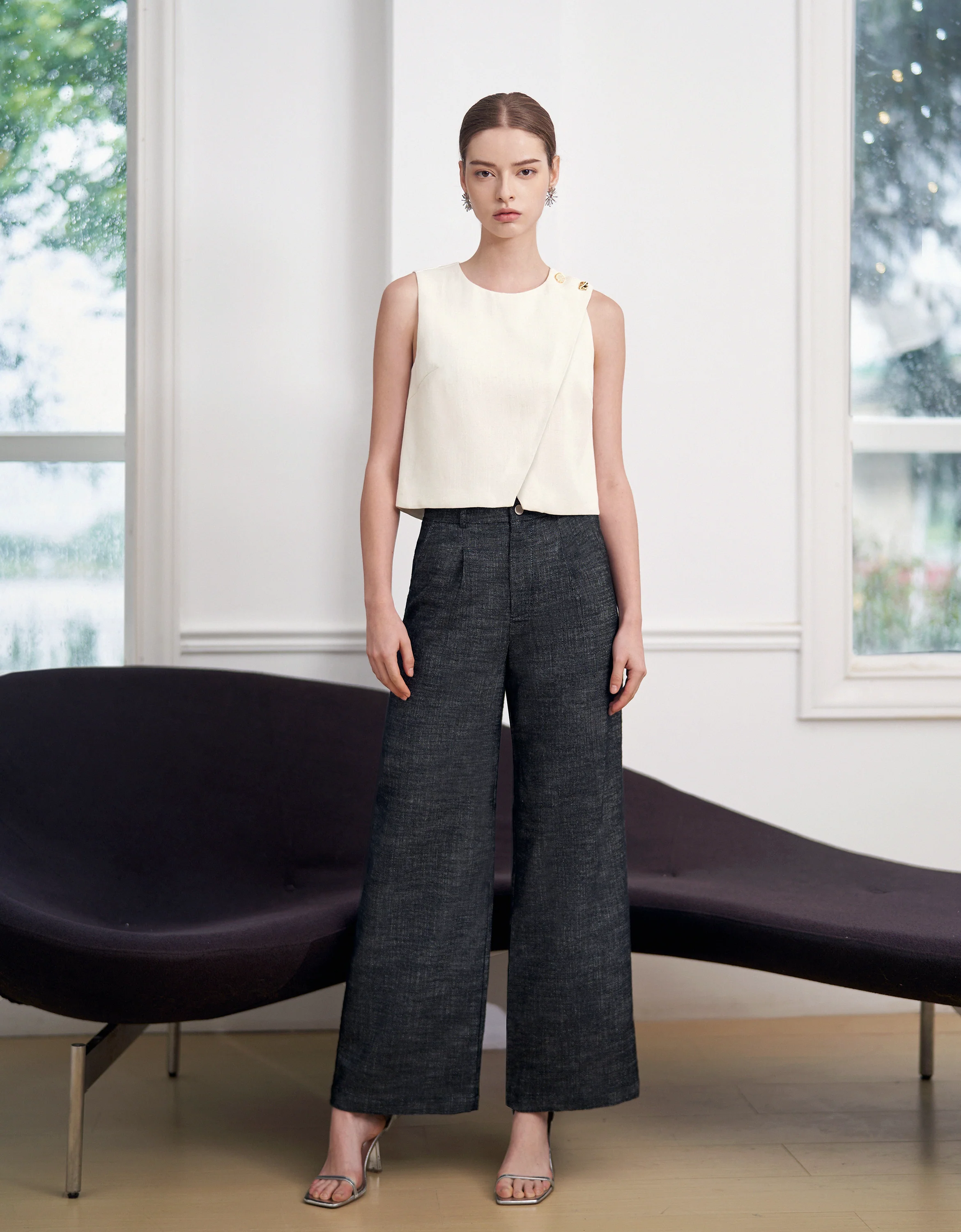 Linen-blend Layered Front Shoulder Button Crop Top - Image 3