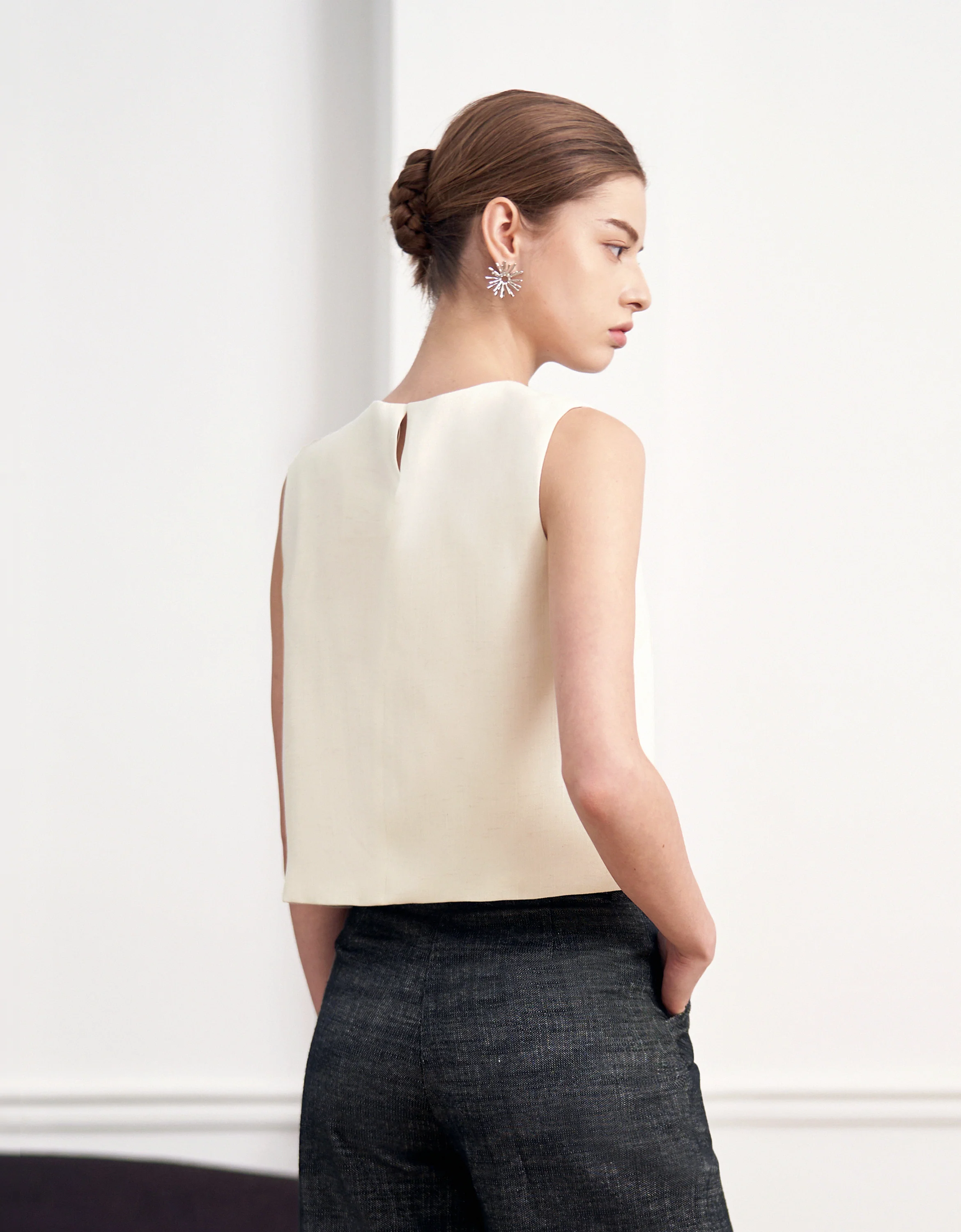 Linen-blend Layered Front Shoulder Button Crop Top - Image 4