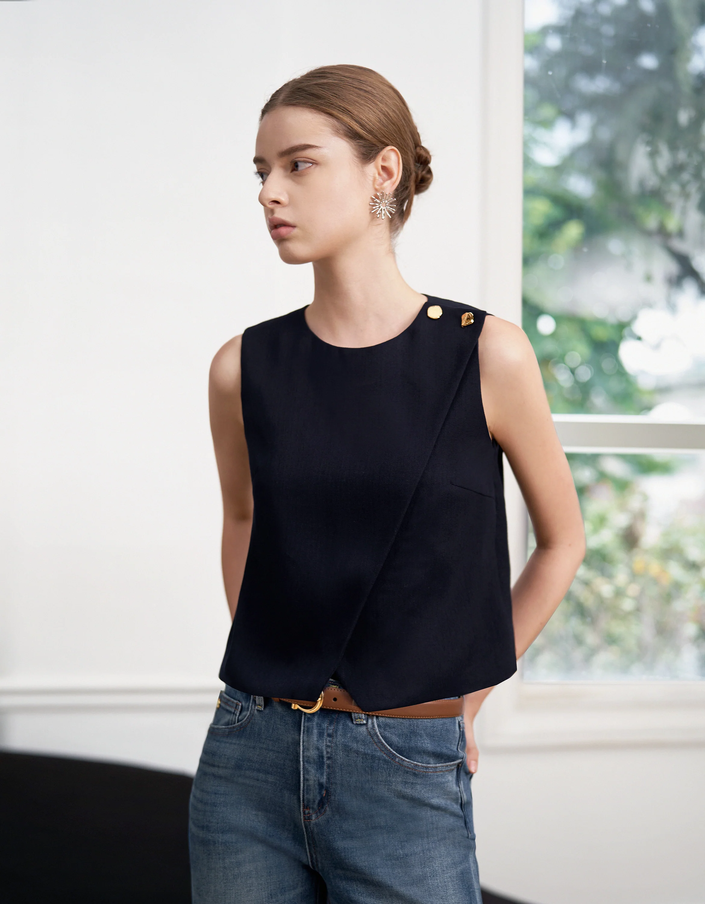 Linen-blend Layered Front Shoulder Button Crop Top - Image 9