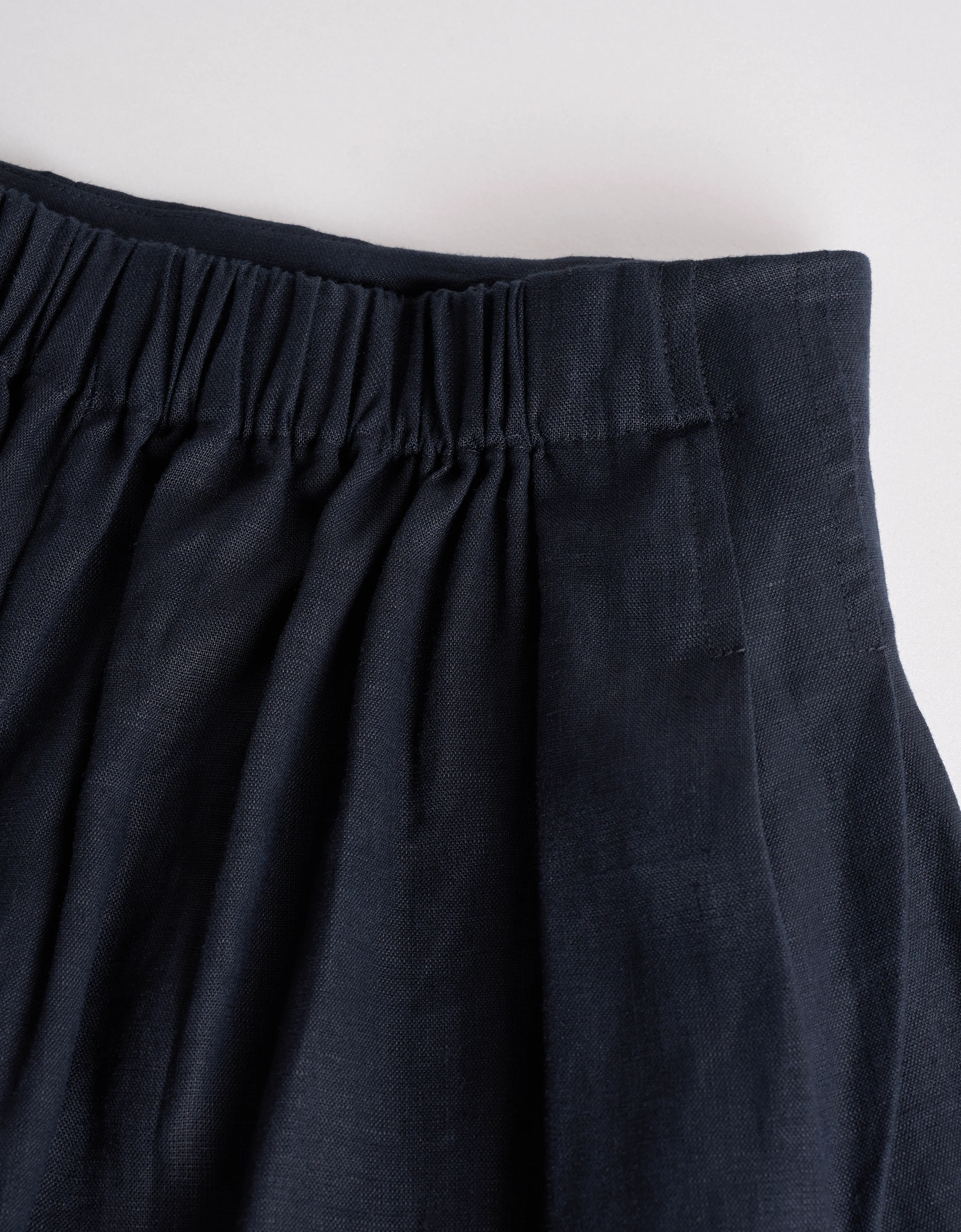 Linen Pleated Shorts - Image 8