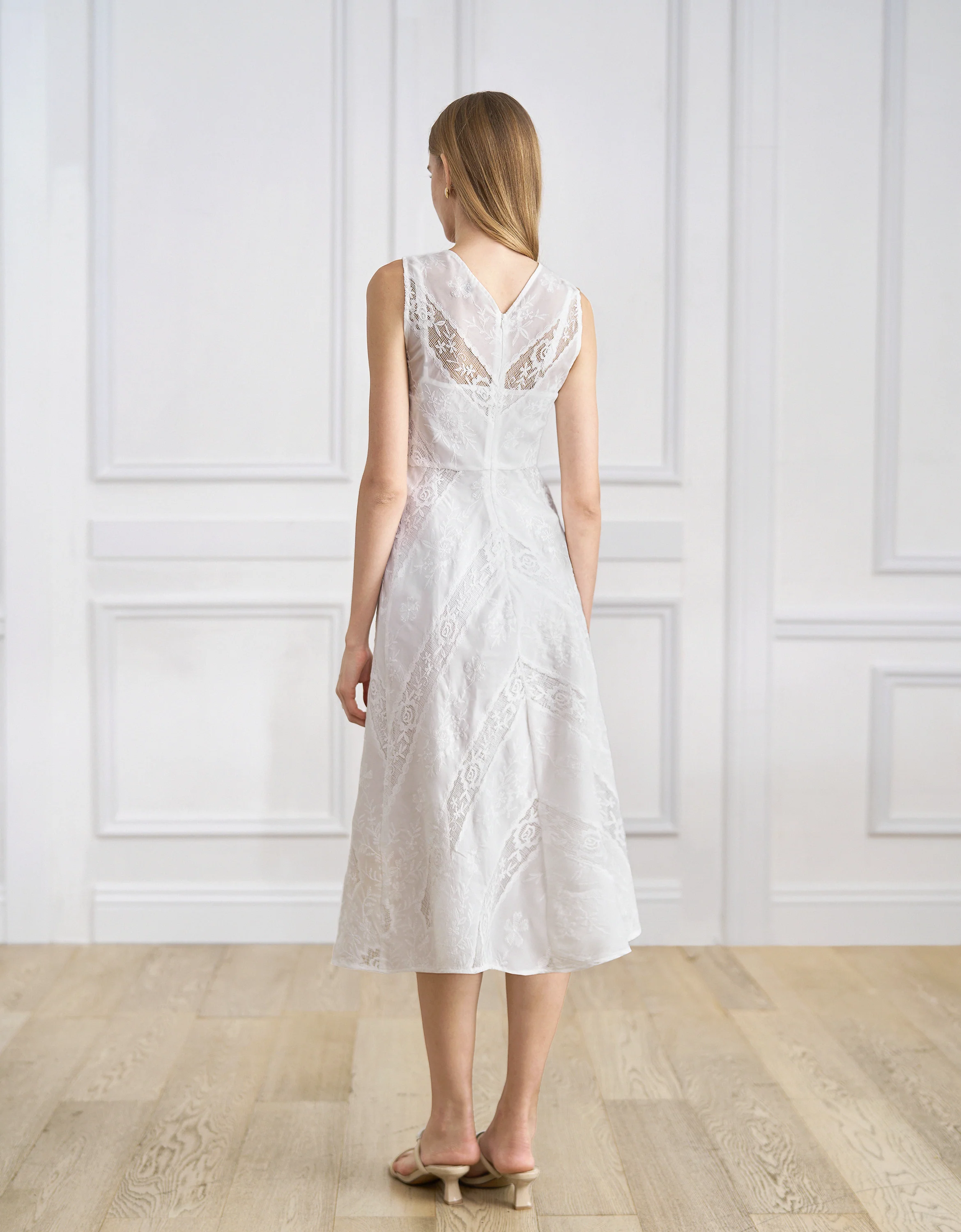 Openwork Embroidery V-neck Sleeveless Dress - Image 3