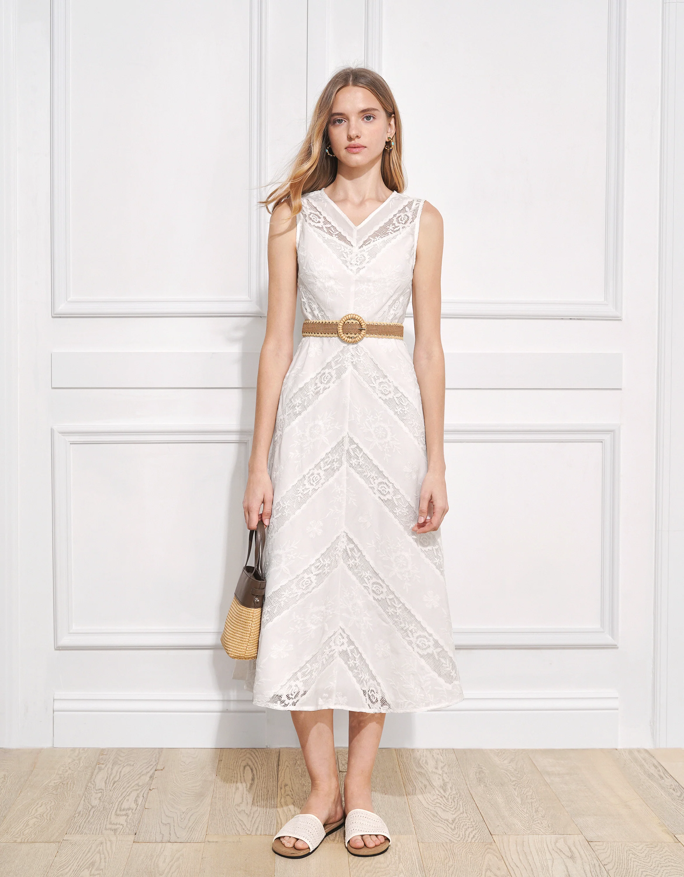 Openwork Embroidery V-neck Sleeveless Dress - Image 4