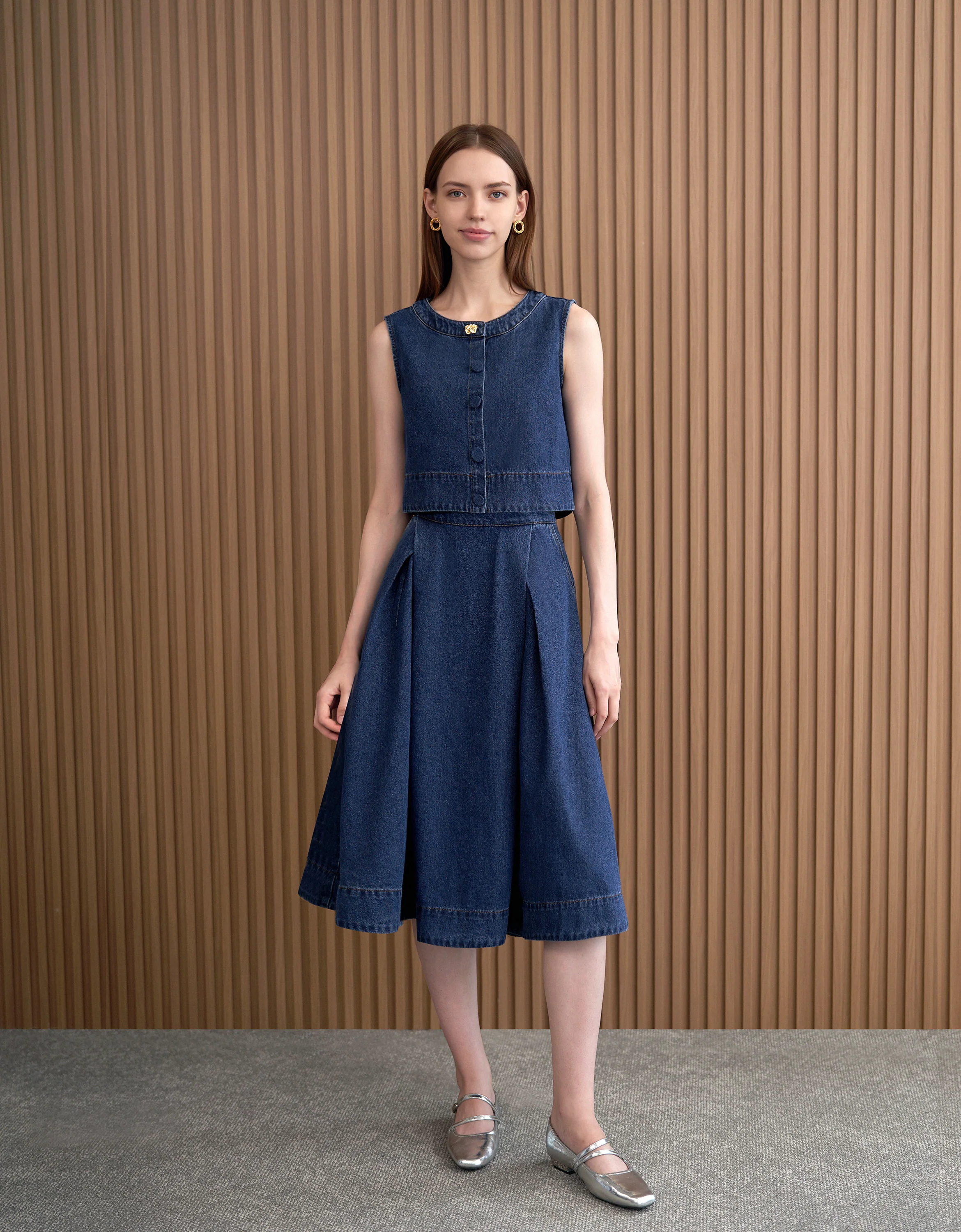 Pleated Midi Denim Skirt - Image 4
