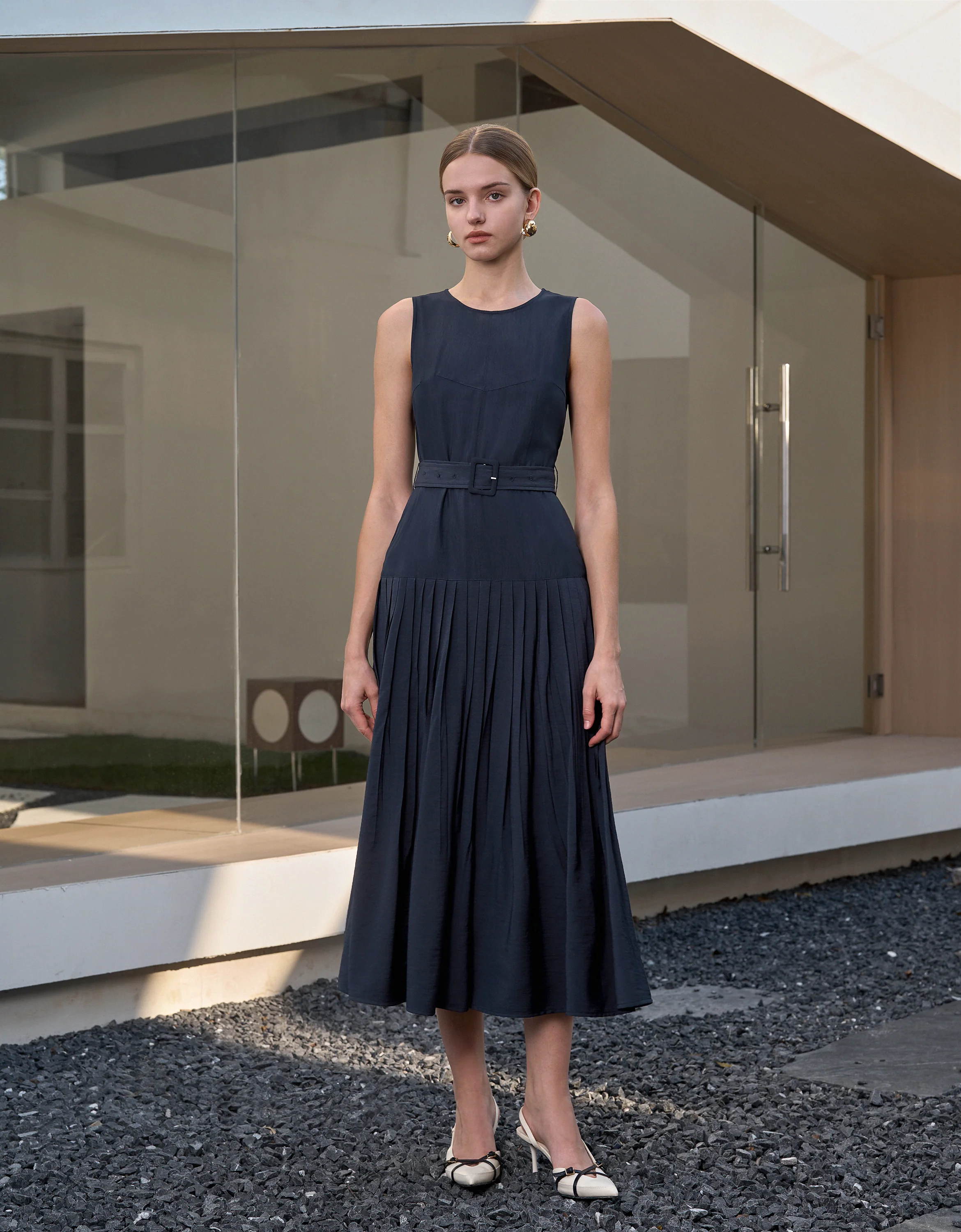Pleated Skirt Round Neck Sleeveless Dress - Image 5