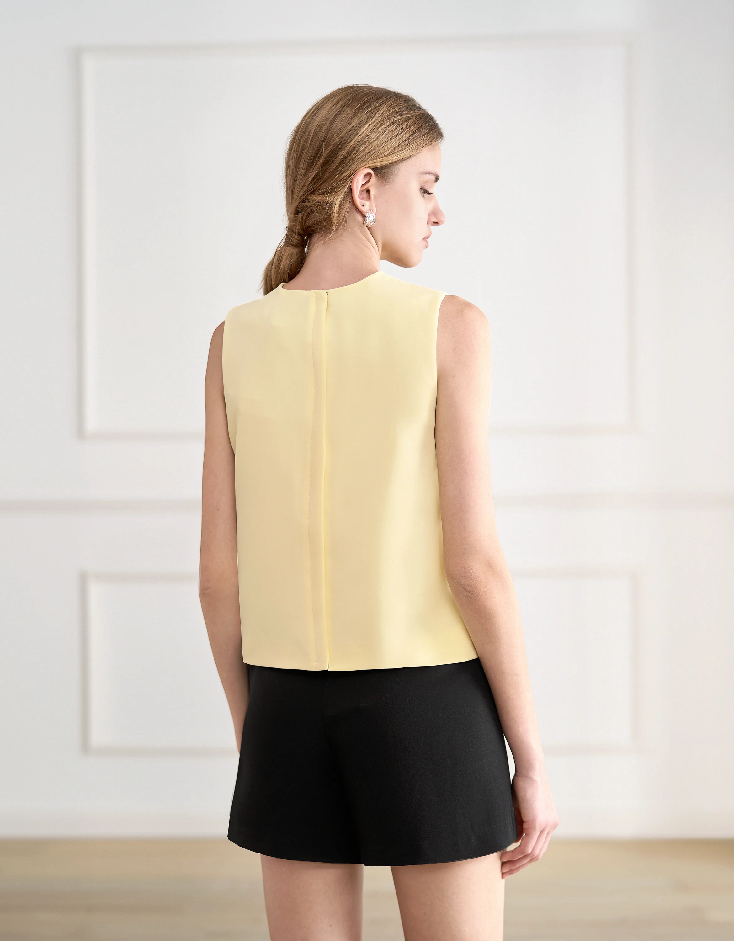 Round Neck Sleeveless Top - Image 4