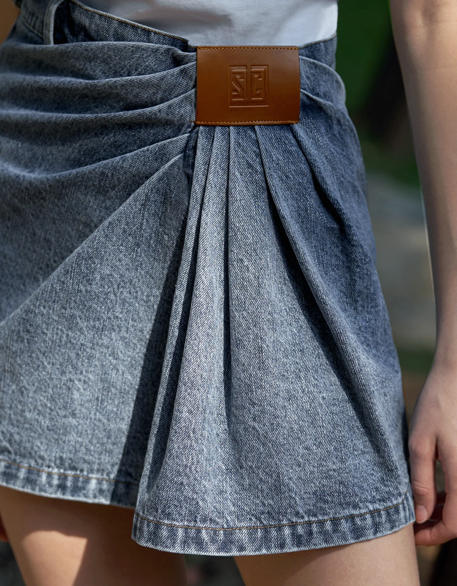 Ruched Mini Denim Skirt - Image 10