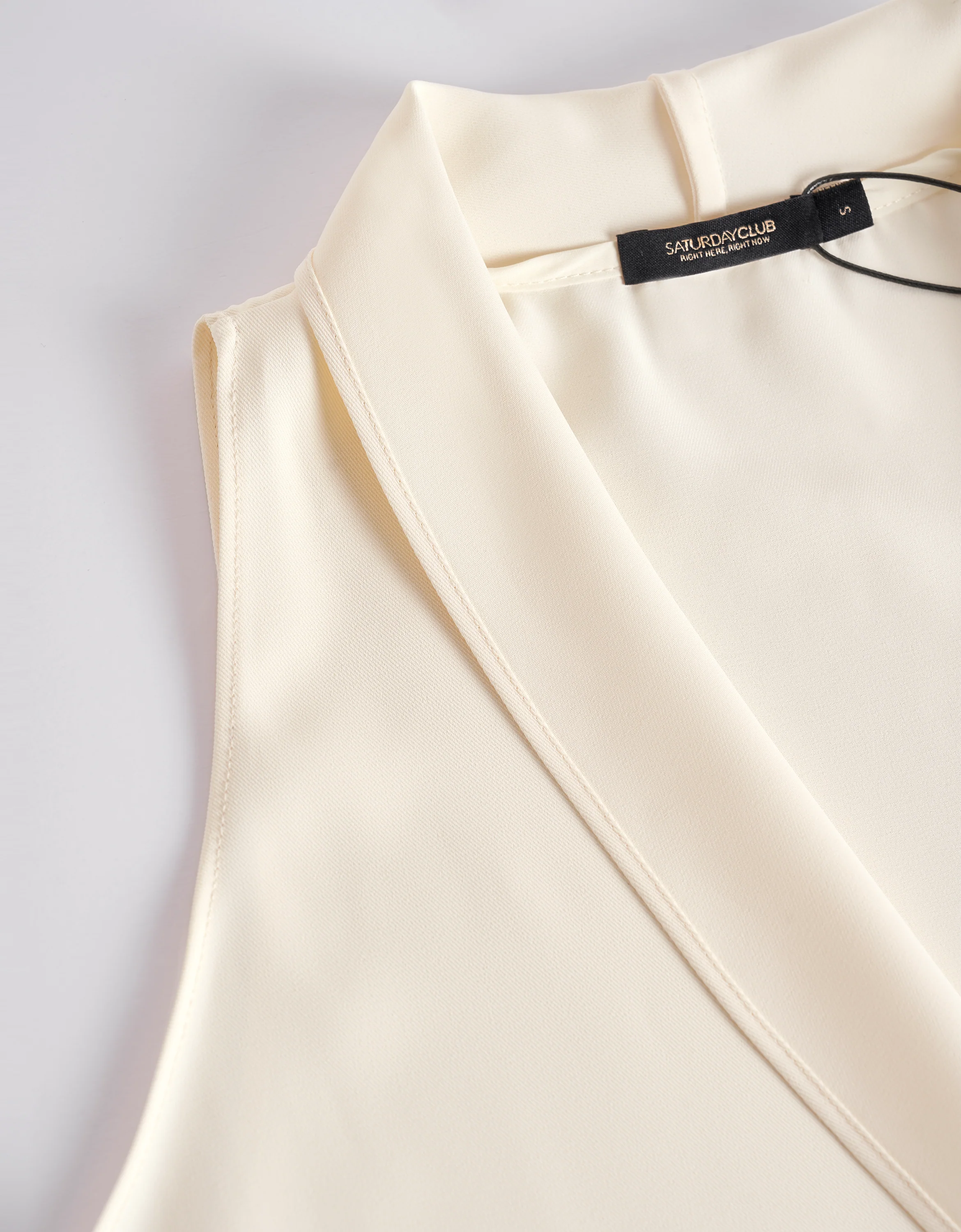 Shawl Collar Double-breasted Sleeveless Top - Image 15