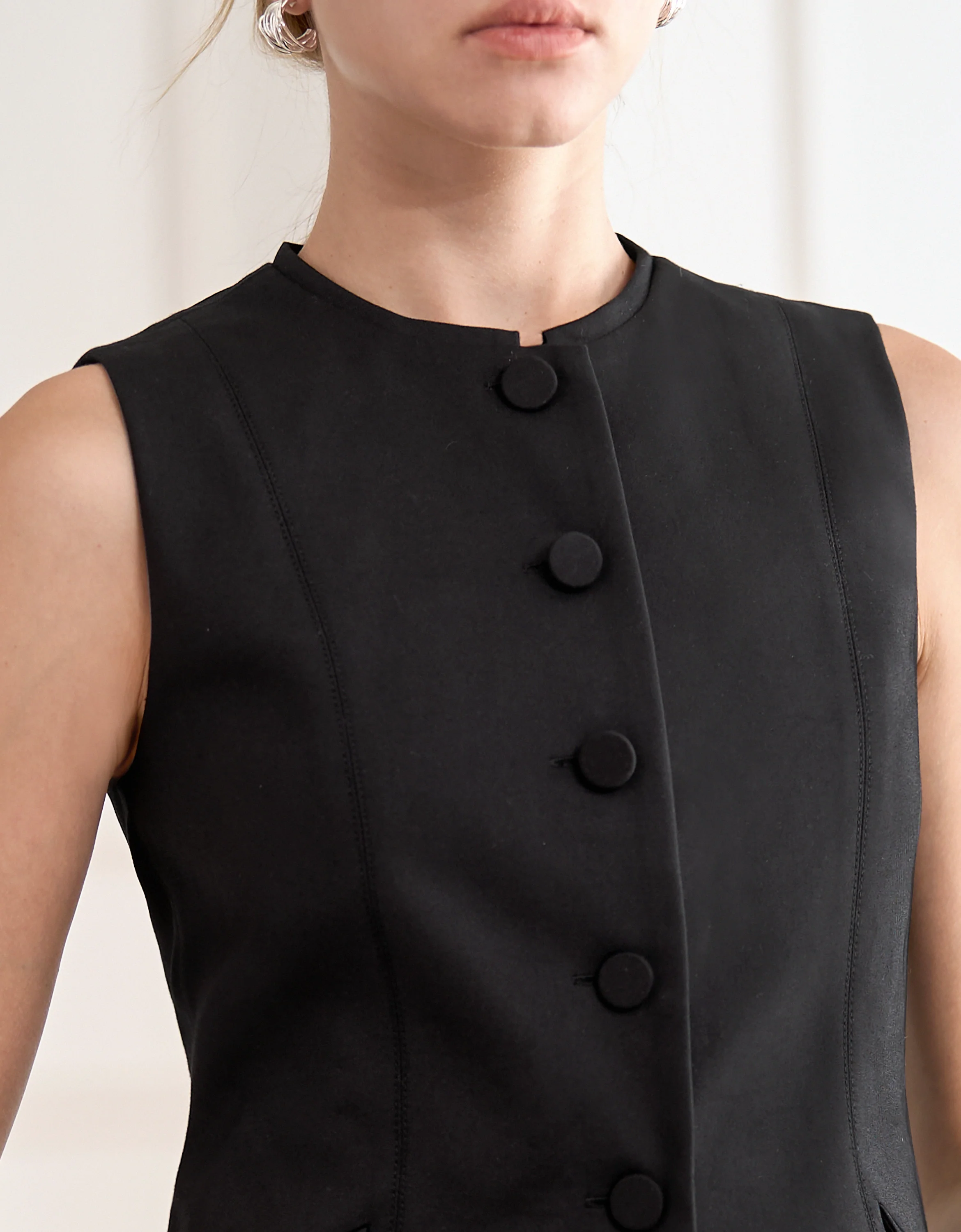 Single-breasted Sleeveless Vest - Image 8