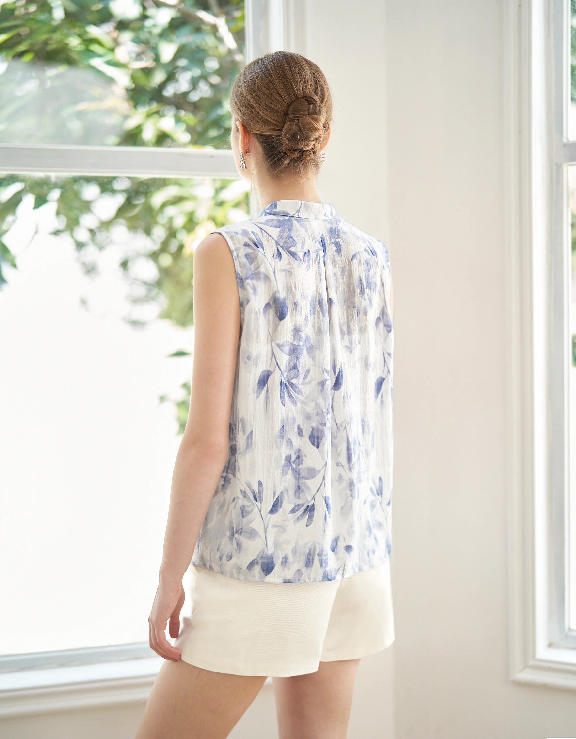 Stand Collar Floral Print Sleeveless Top - Image 4