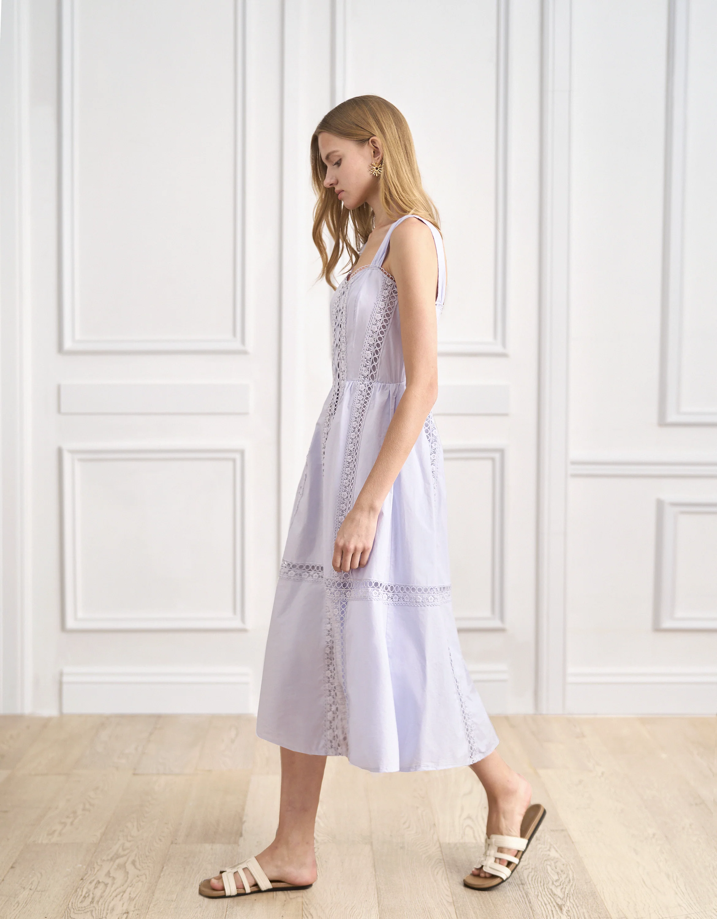 Sweetheart Neckline Lace Trimmed Midi Dress - Image 3