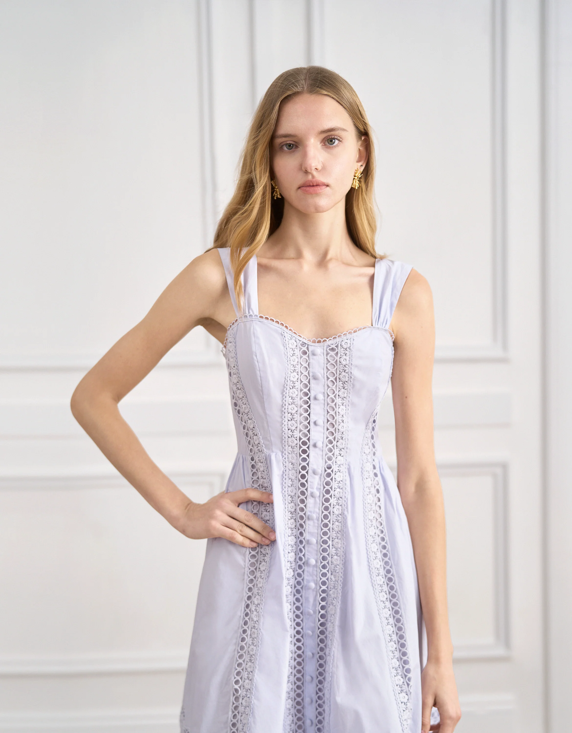 Sweetheart Neckline Lace Trimmed Midi Dress - Image 4