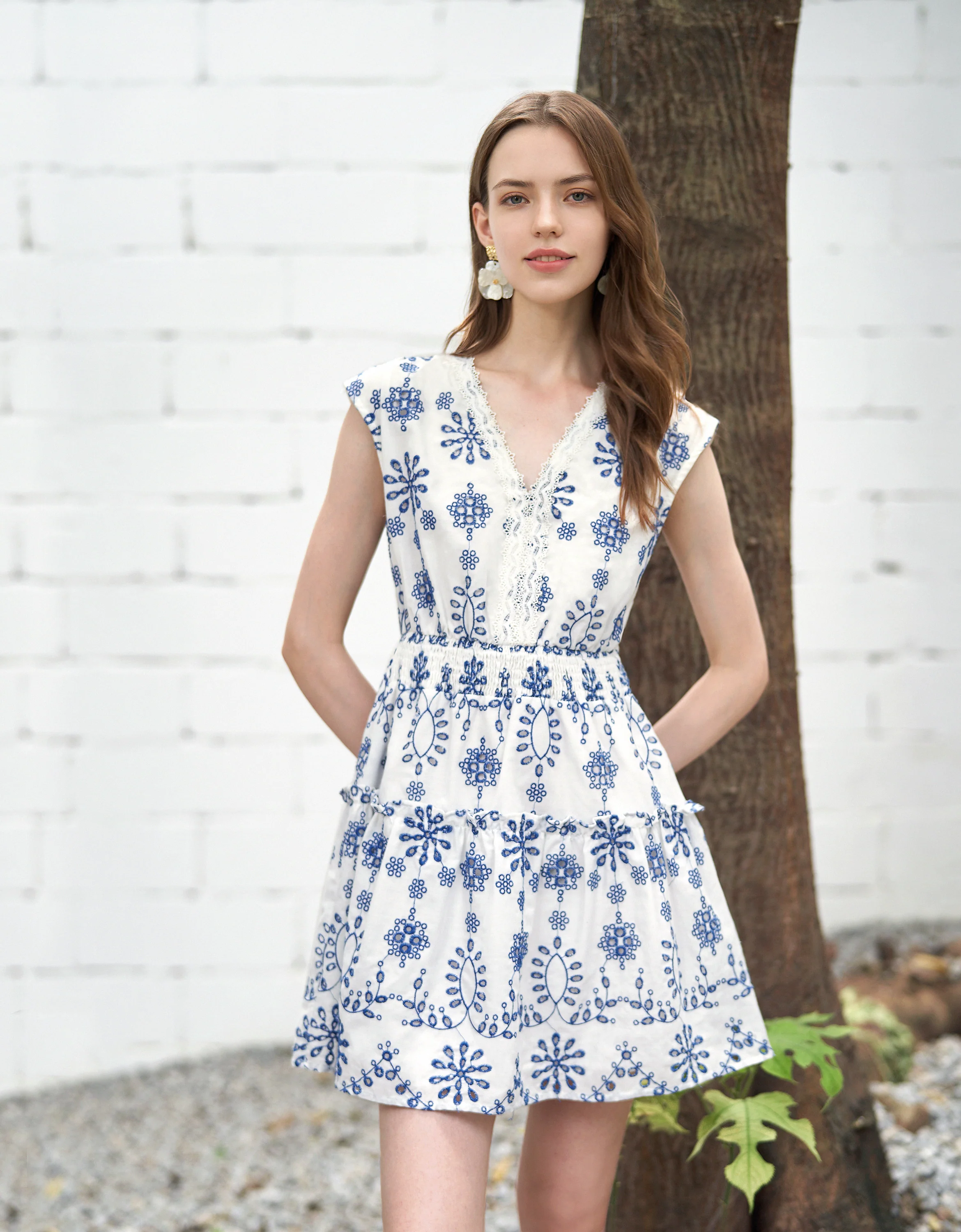 Two-tone Embroidered V-neck Dress - Image 3