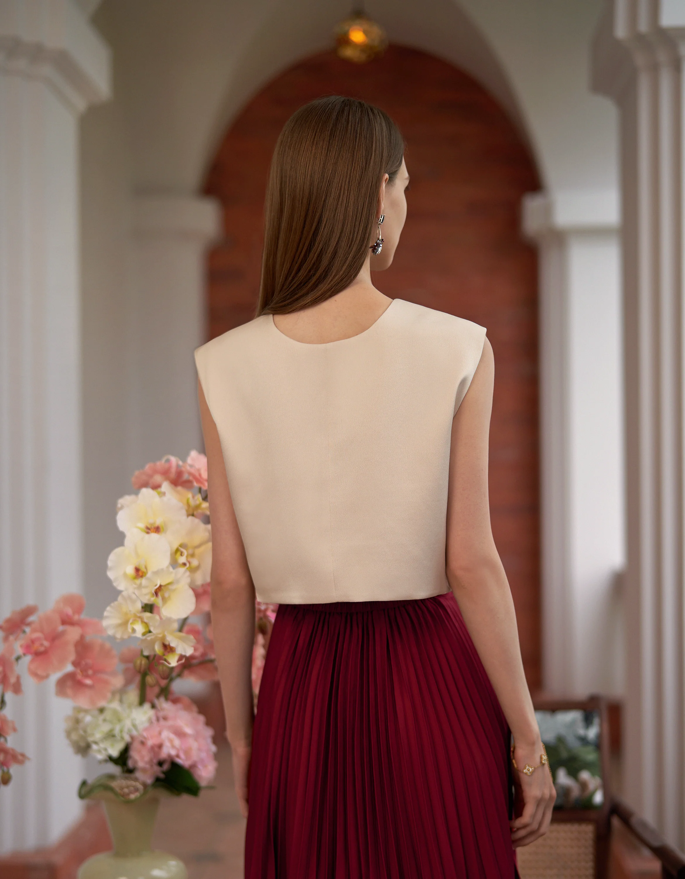 V-neck Sleeveless Bow Detail Top - Image 4