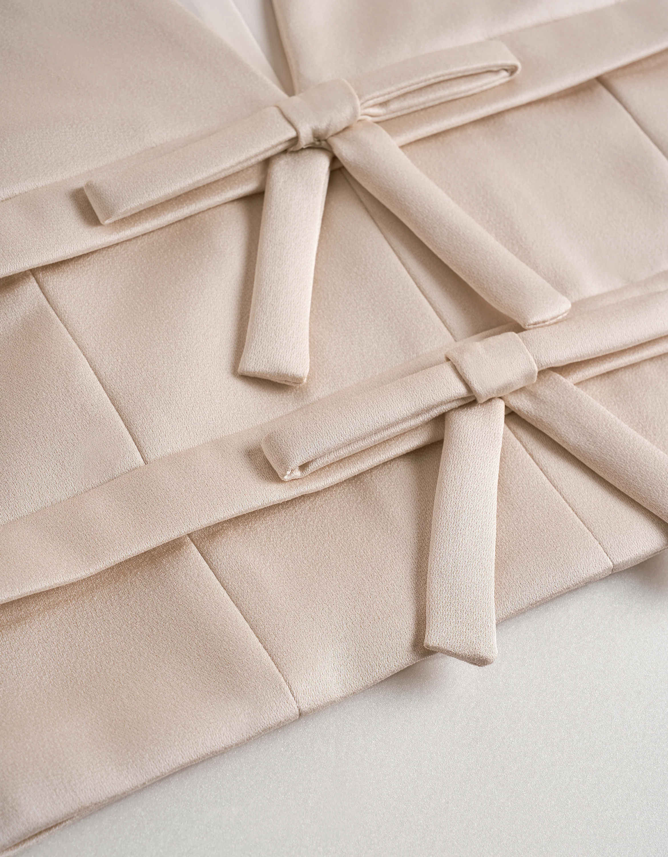 V-neck Sleeveless Bow Detail Top - Image 6