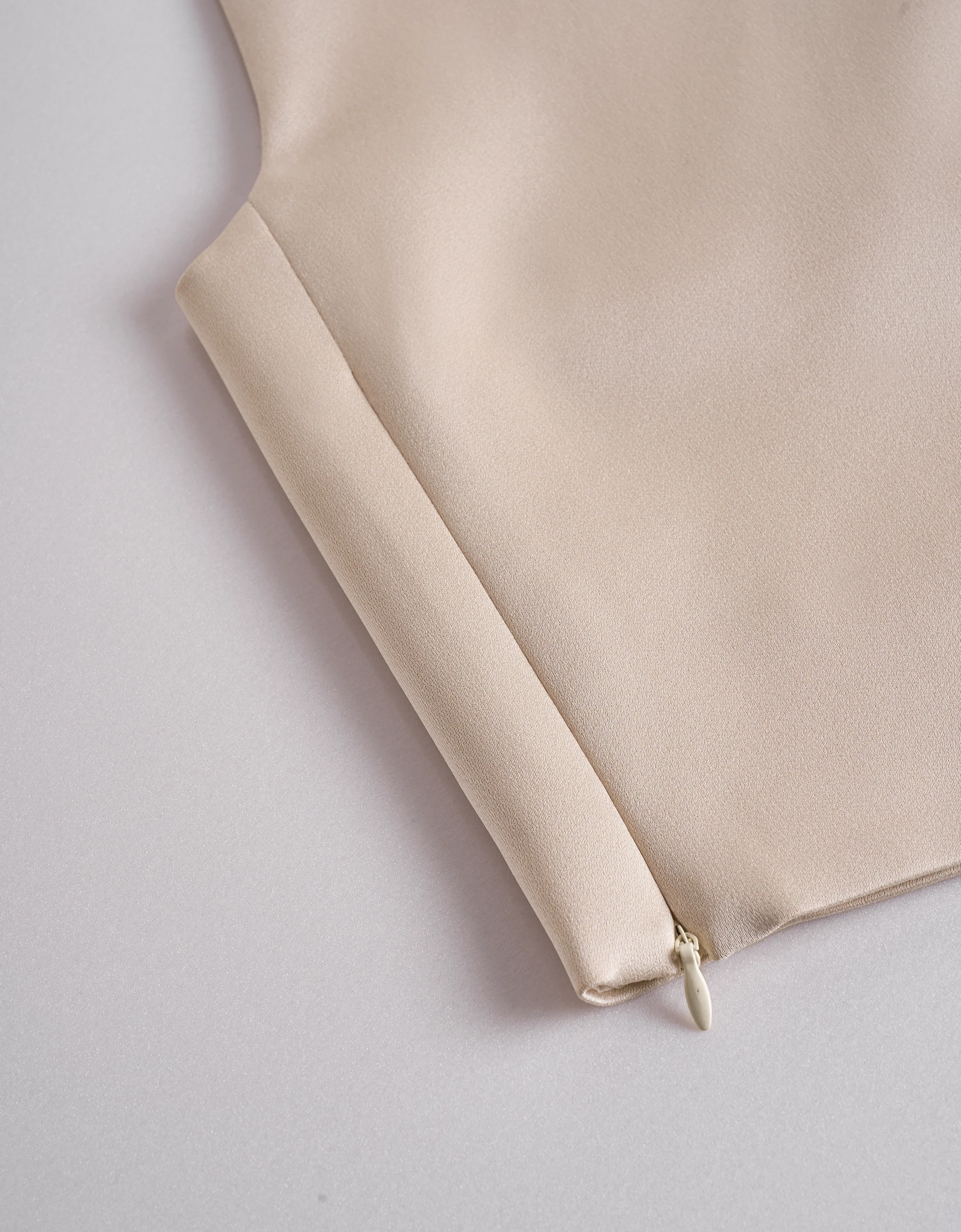V-neck Sleeveless Bow Detail Top - Image 7